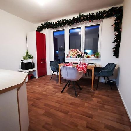 Cely Apartman Podlesi 54M2 S Dvema Balkony A S Novou Manzelskou Posteli, Zatim Neni Na Fotkach Apartment เบอร์โน ภายนอก รูปภาพ